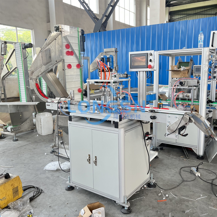 Plastikkappe Montagemaschine