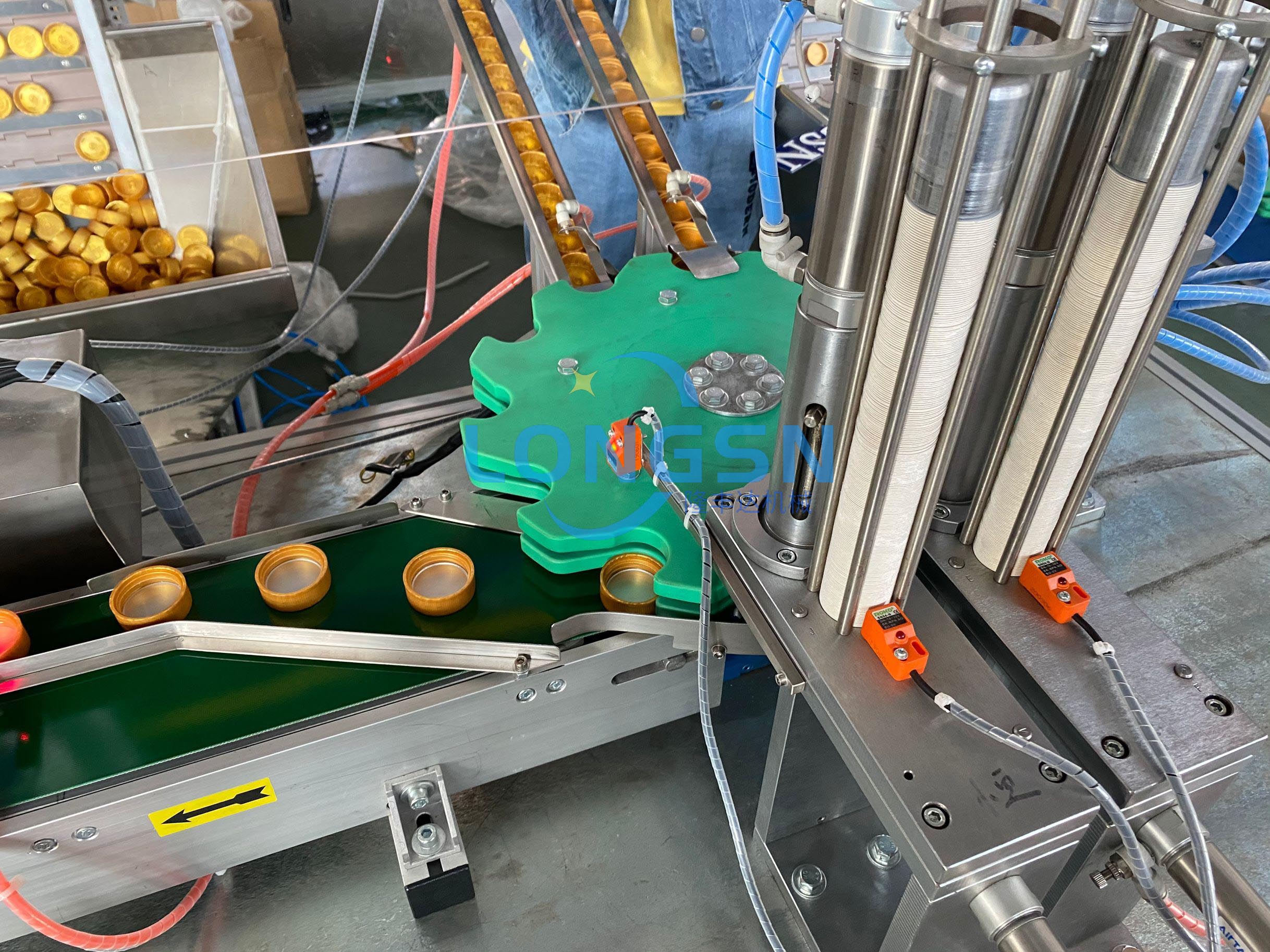 Kappenfuttermaschine