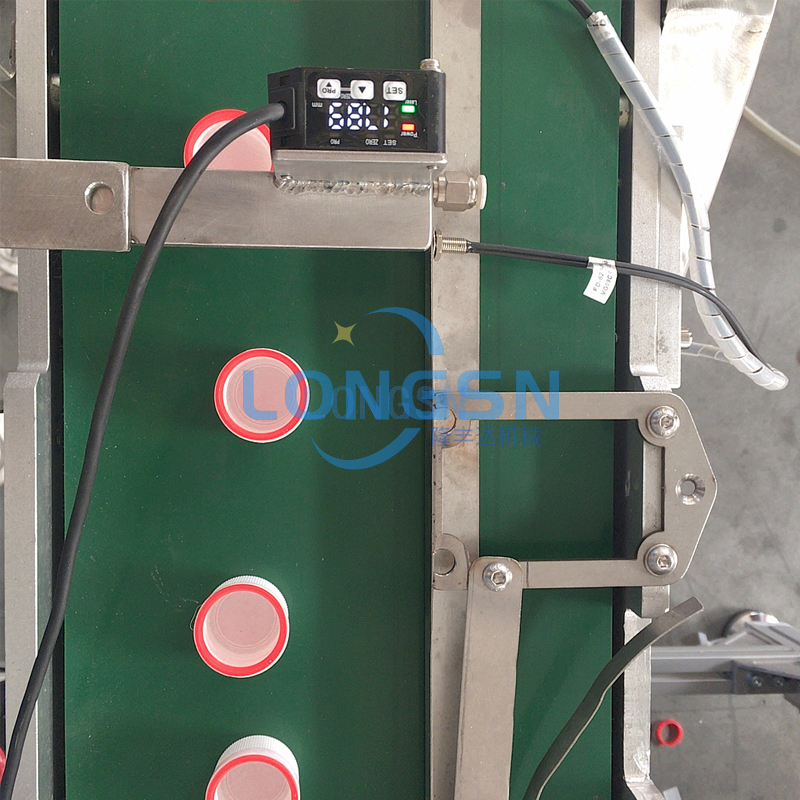 Automatische rotierende Kunststoff-O-Ring-Kappenmontagemaschine Deckeldichtungseinsatz-Einsatzmaschine