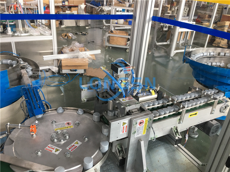 Automatischer Hersteller von Hochgeschwindigkeits -Kappen -Ringbaugruppen Schließmaschinenmaschinen