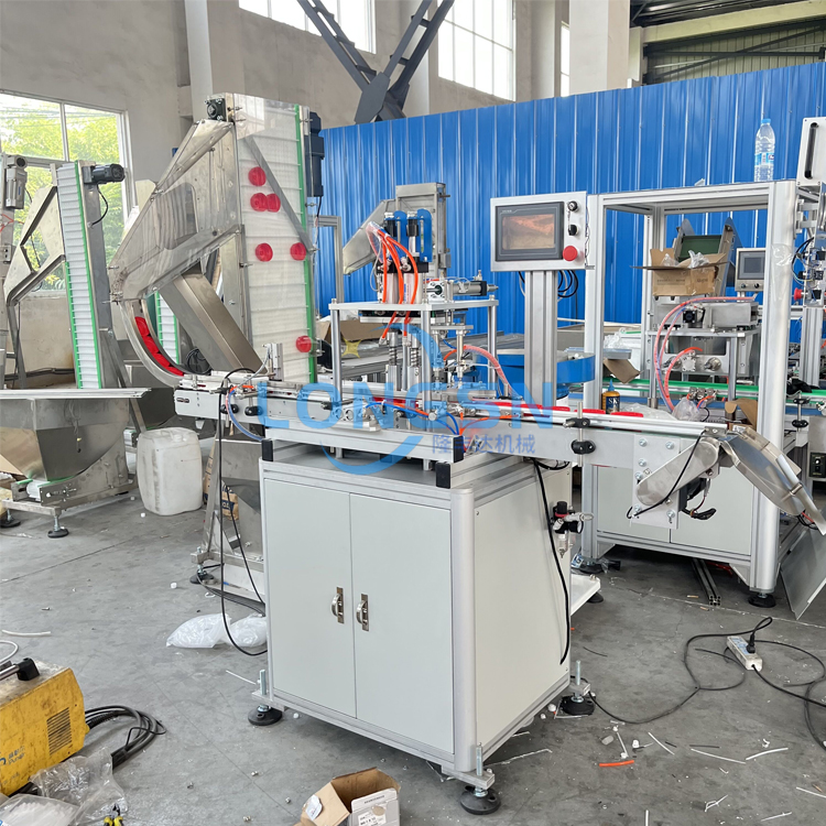 Plastikkappe Montagemaschine