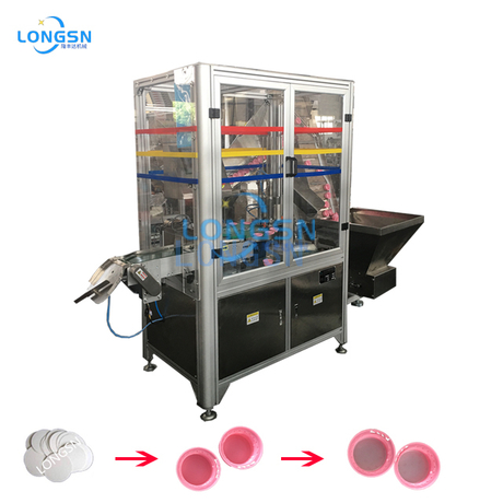 Automatische Maschine zum Einlegen von Folienwatte für Flaschenverschlüsse/Deckel