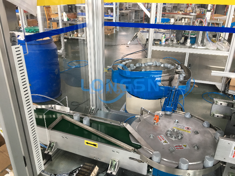 Kappenschlie&szlig;maschine.